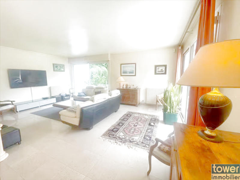 Propriété - 260 m² - 9 pièces