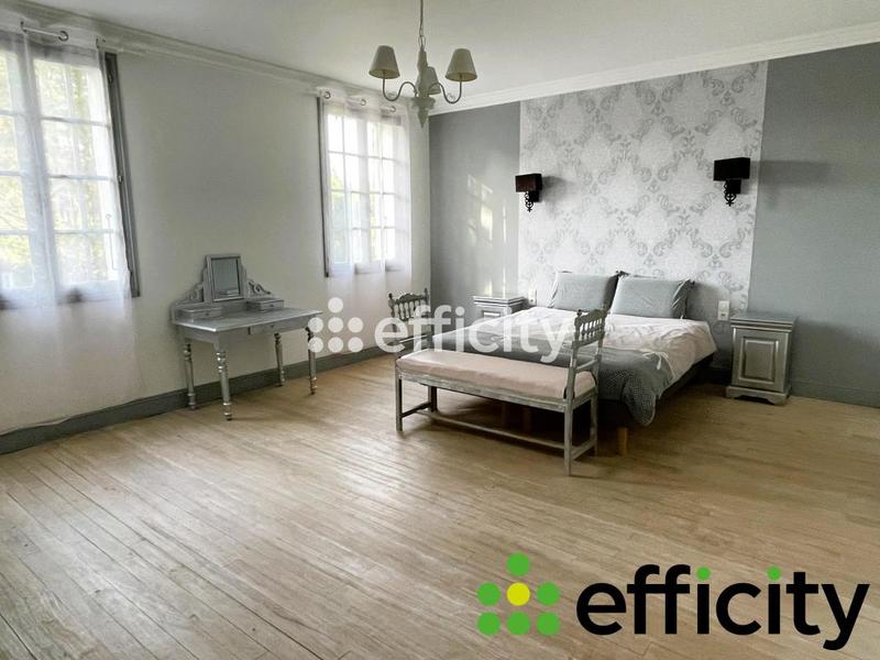 Maison de village - 360 m² - 10 pièces