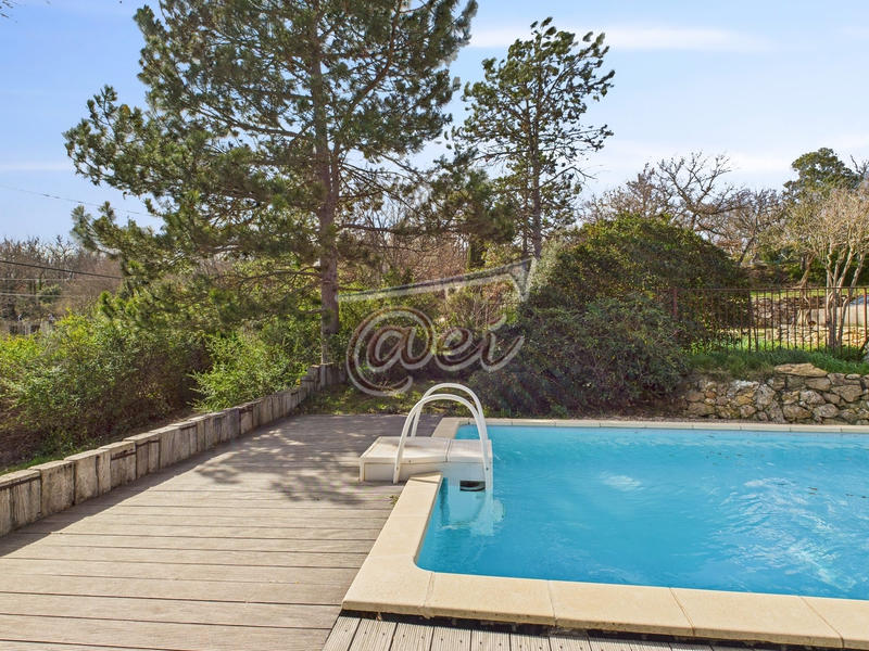 Villa - 100 m² - 5 pièces