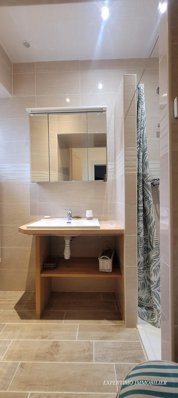 Maison - 252 m² - 9 pièces