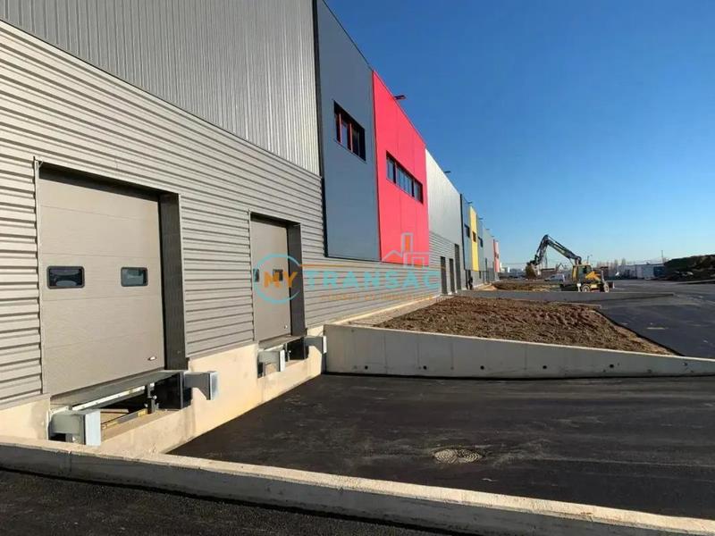 Local d'activité / Entrepôt - 2 314 m²