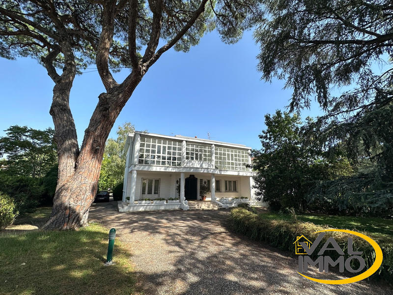 Maison - 270 m² - 7 pièces