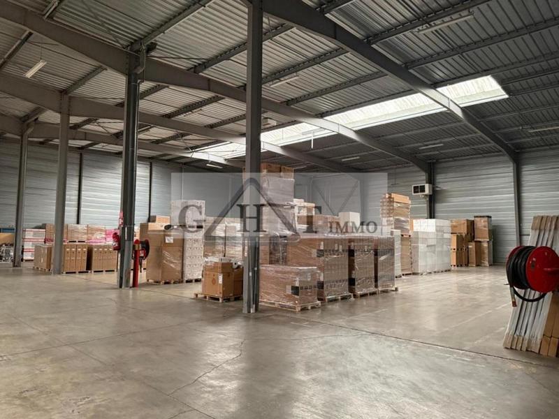 Entrepôt - 2 145 m²