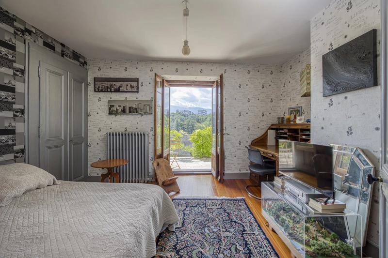 Maison - 251 m² - 10 pièces