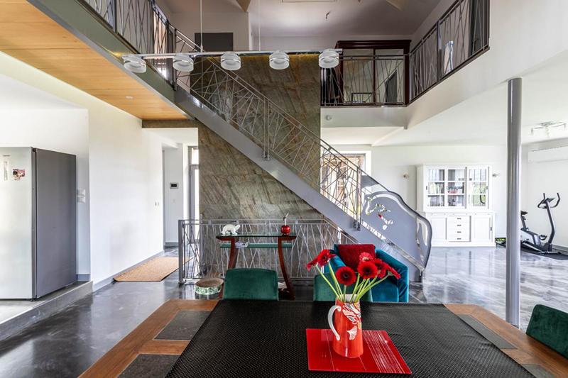 Maison - 340 m² - 13 pièces