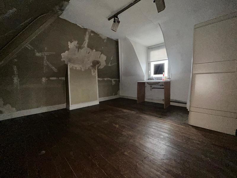 Local commercial - 210 m² - 9 pièces