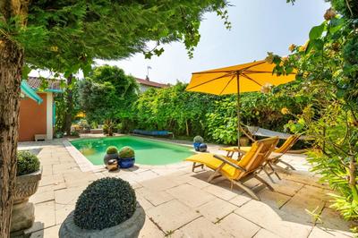 Maison - 320 m² - 8 pièces