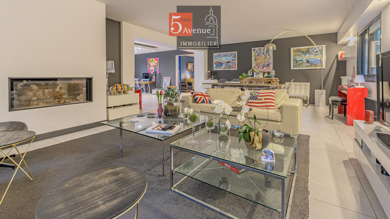 Maison - 400 m² - 8 pièces