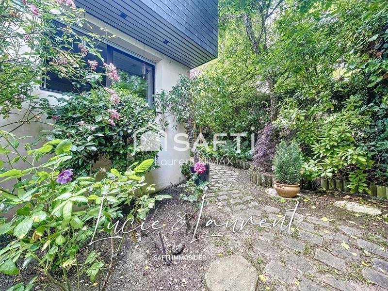 Maison - 260 m² - 8 pièces