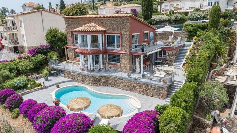Villa - 219 m² - 5 pièces