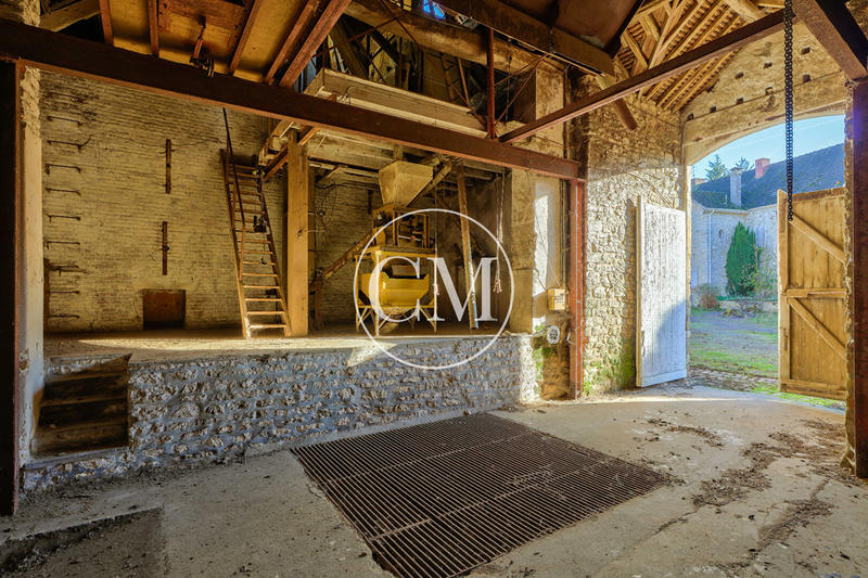 Demeure - 3 162 m² - 25 pièces