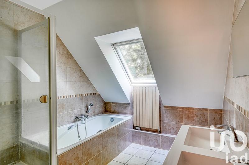 Maison - 222 m² - 9 pièces