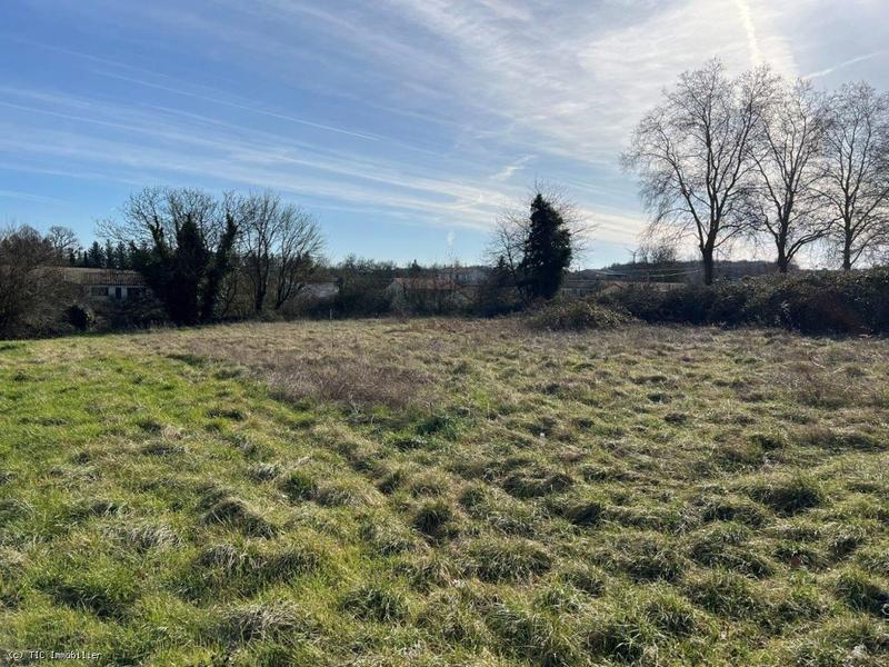 Terrain constructible - 1 644 m²