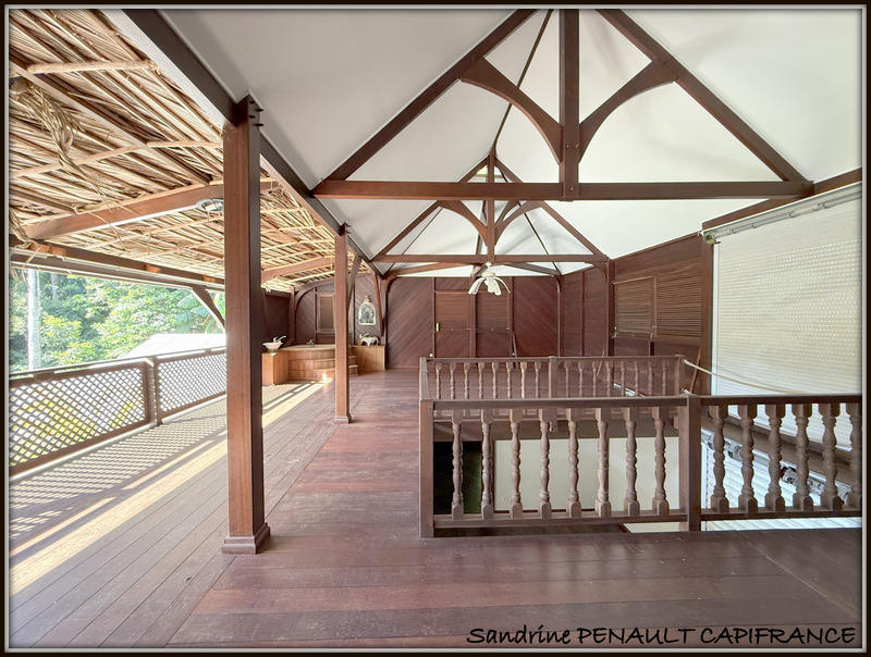 Maison de bois - 268 m² - 5 pièces