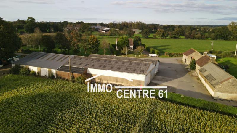 Maison - 1 300 m² - 6 pièces