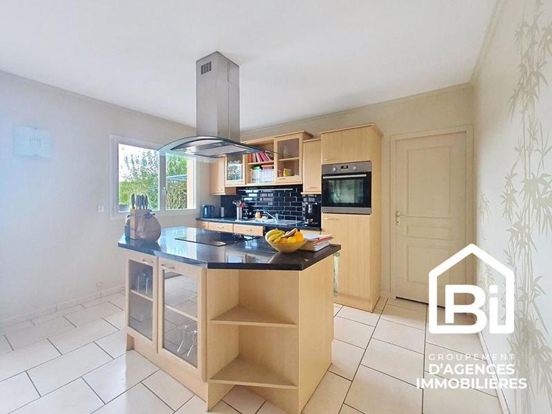 Maison - 218 m² - 8 pièces