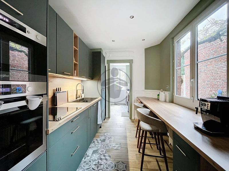 Maison - 202 m² - 7 pièces