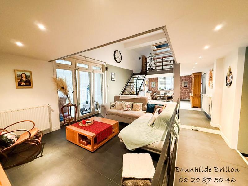 Maison - 225 m² - 9 pièces