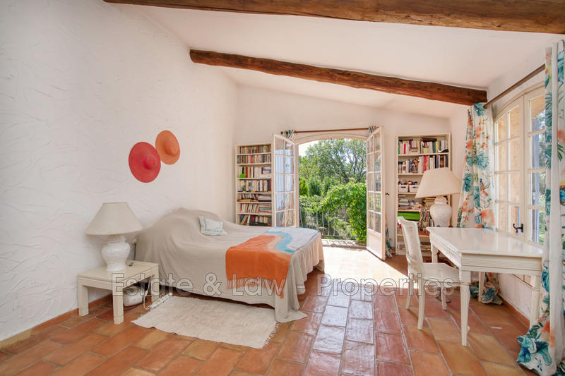 Maison - 220 m² - 7 pièces