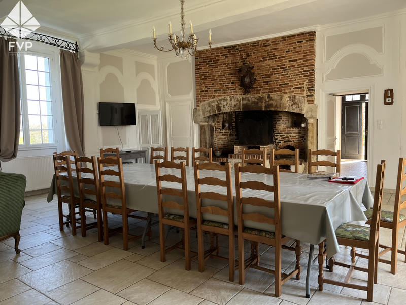 Propriété - 284 m² - 9 pièces