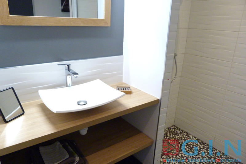 Maison - 201 m² - 9 pièces