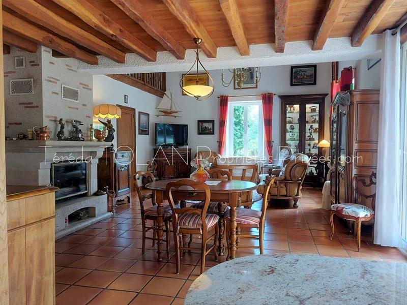 Maison - 201 m² - 6 pièces