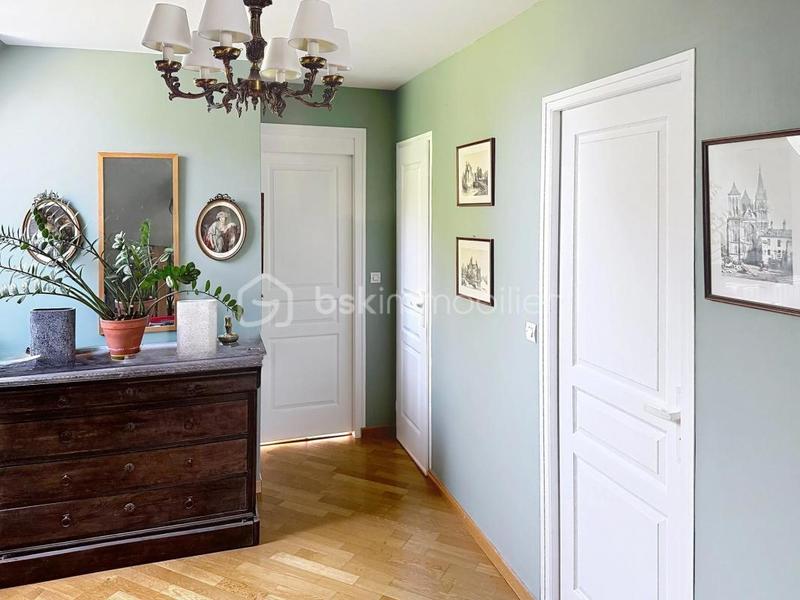 Propriété - 377 m² - 9 pièces