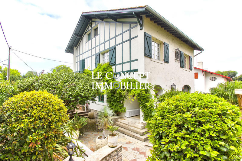 Maison - 303 m² - 10 pièces