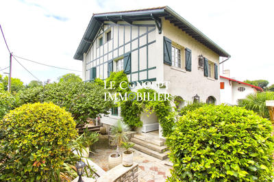 Maison - 303 m² - 10 pièces