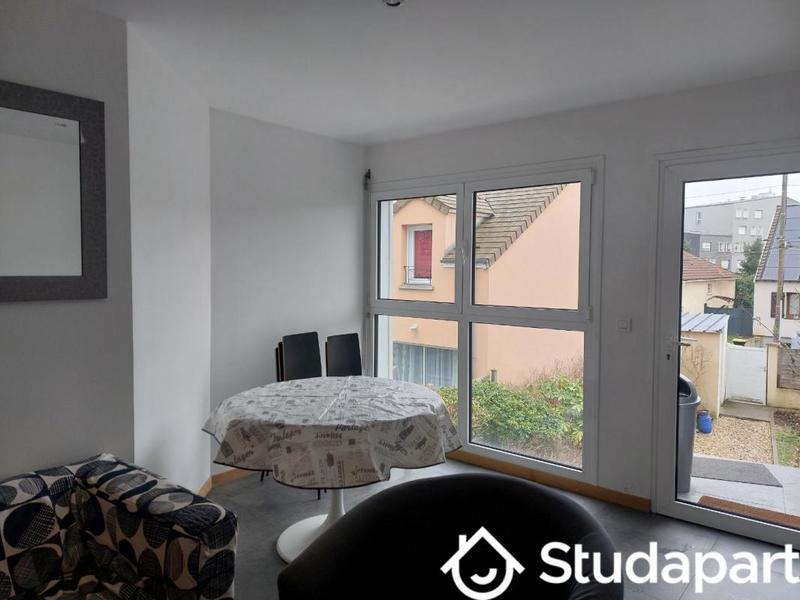 Chambre - 13 m² - 1 pièce