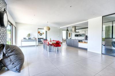 Maison - 300 m² - 11 pièces