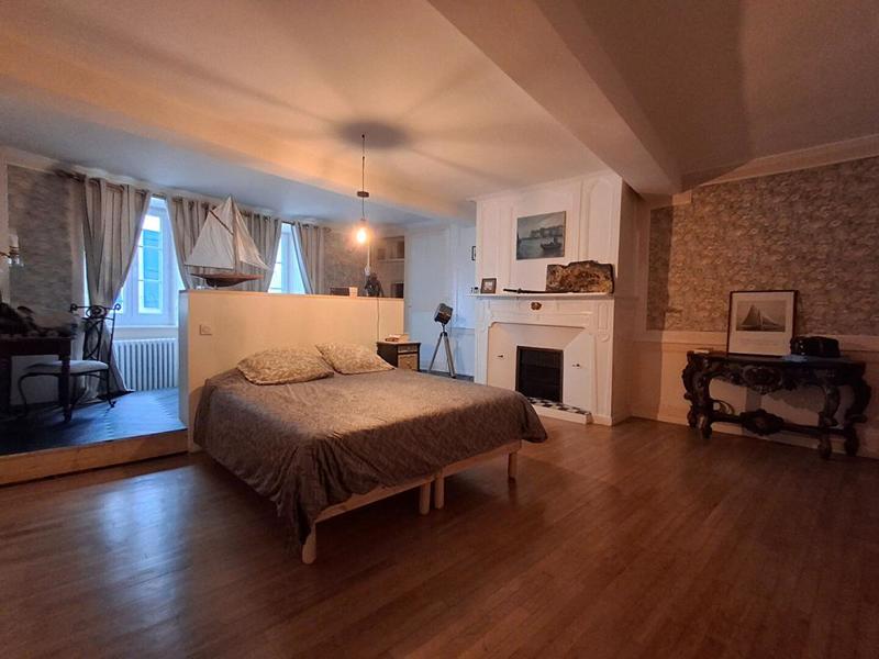 Maison - 280 m² - 10 pièces