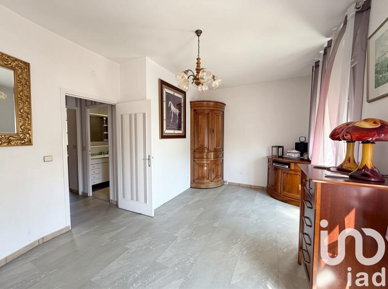 Maison - 214 m² - 11 pièces