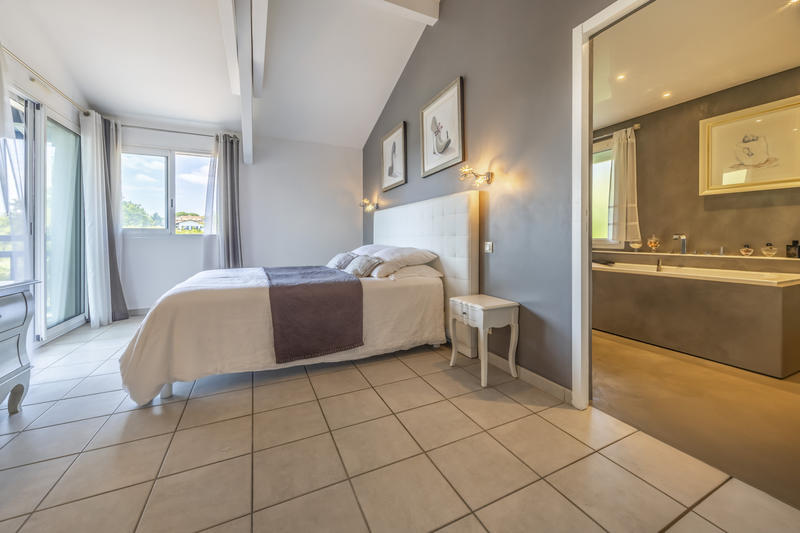 Villa - 200 m² - 5 pièces