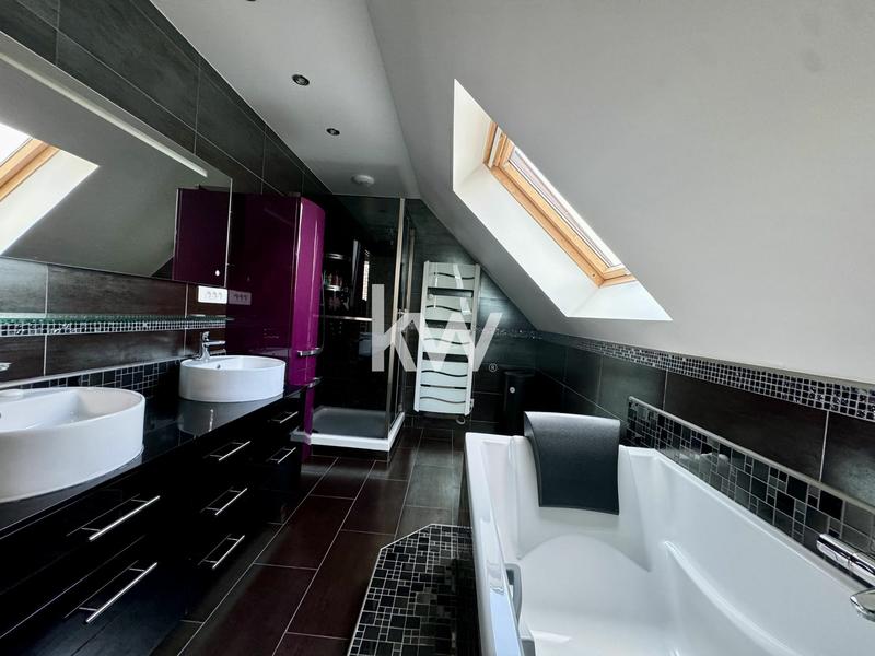 Maison - 180 m² - 6 pièces