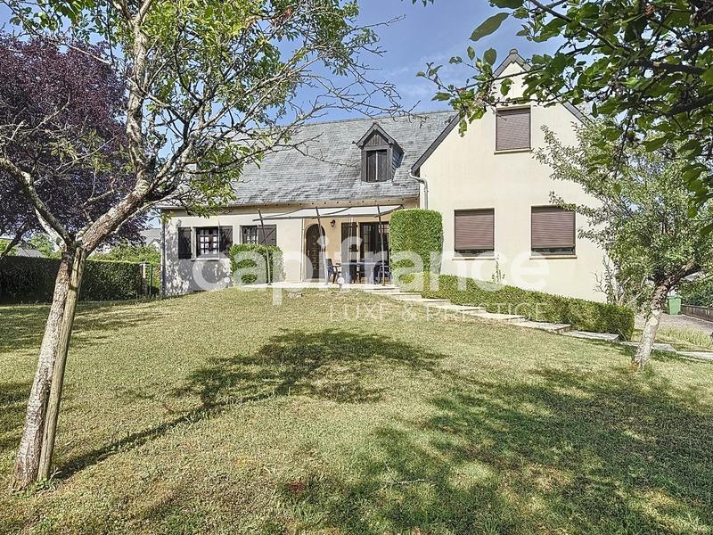 Maison - 212 m² - 8 pièces