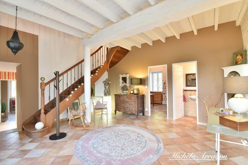 Propriété - 475 m² - 11 pièces