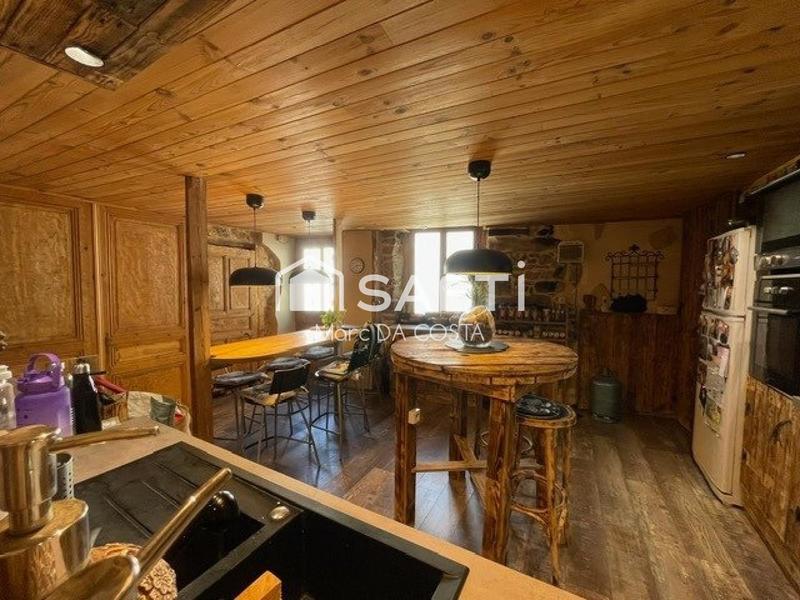 Maison - 225 m² - 10 pièces