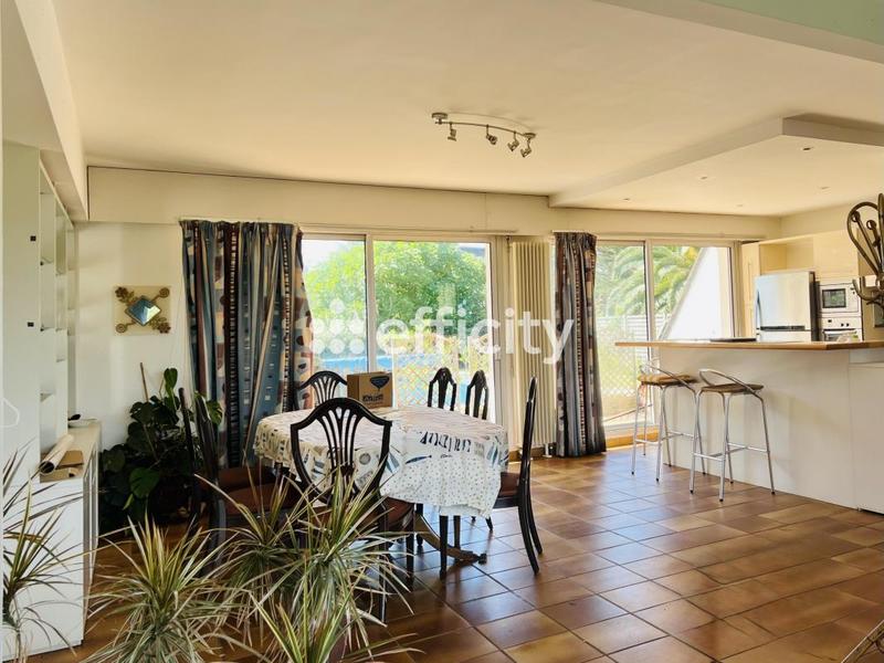 Maison - 830 m² - 14 pièces