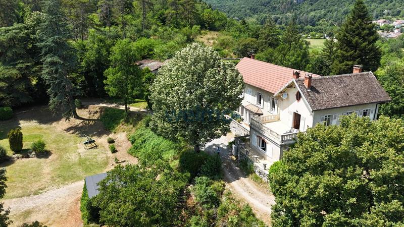 Maison - 400 m² - 11 pièces