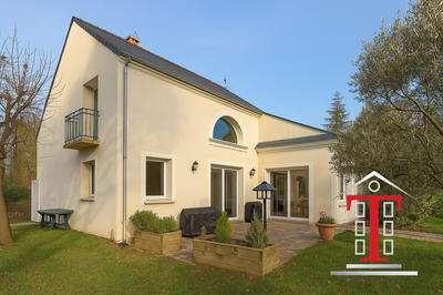 Maison traditionnelle - 240 m² - 8 pièces