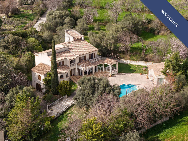 Villa - 270 m² - 6 pièces