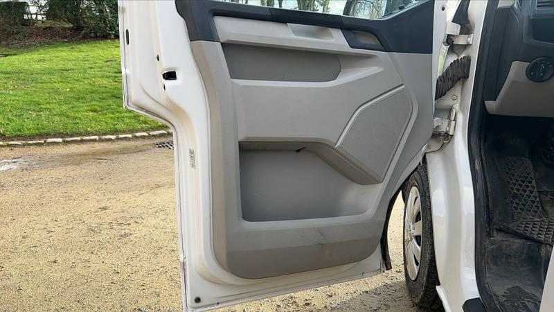 Volkswagen Transporter Vu L1h1 T6 2.0 Tdi 102 Business Line