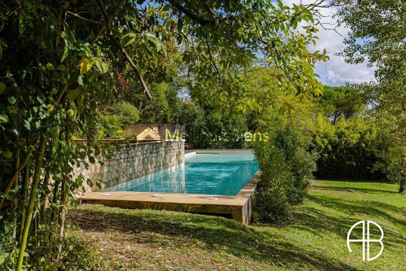 Maison - 288 m² - 13 pièces