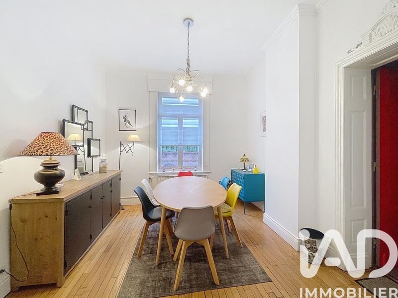 Maison - 239 m² - 9 pièces