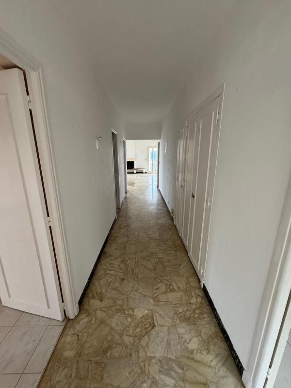 Maison - 330 m² - 8 pièces