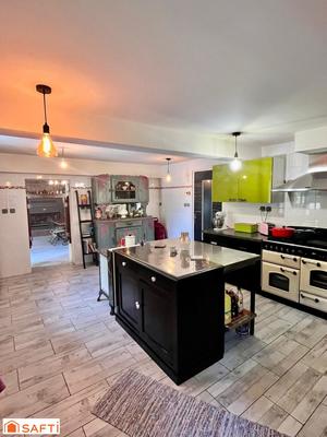 Maison - 200 m² - 8 pièces