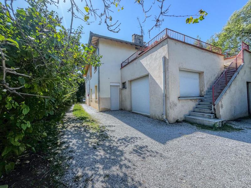 Maison - 210 m² - 9 pièces