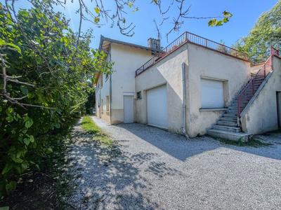 Maison - 210 m² - 9 pièces