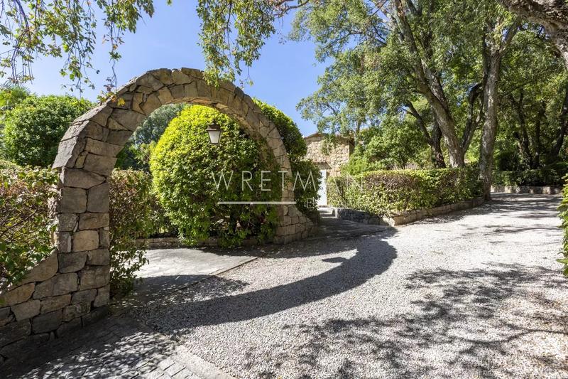 Maison - 237 m² - 8 pièces